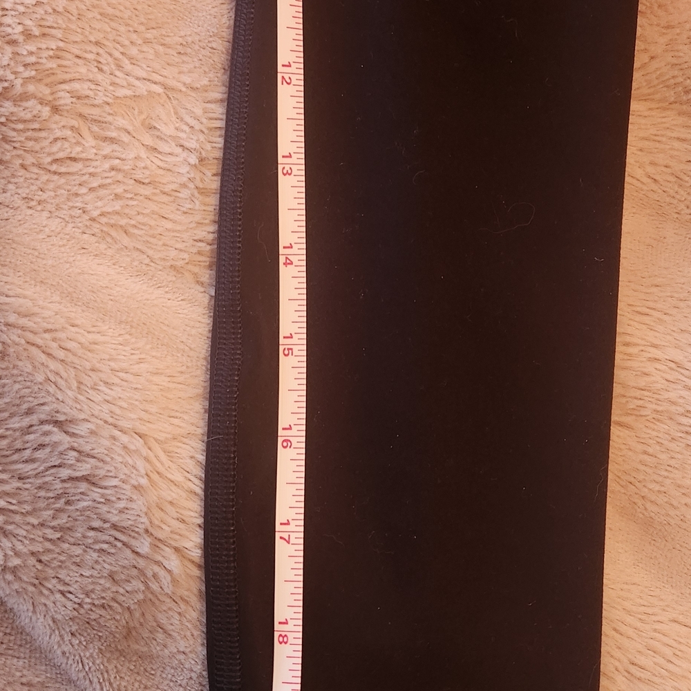 Gymshark Jet Black Performance Crop Leggings - Picture 5 of 5